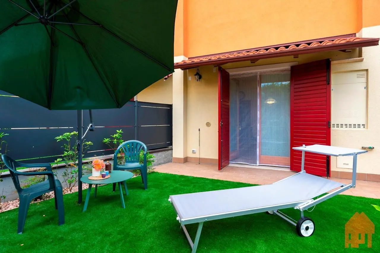 Apt24 - Flaminia Apartment Desenzano del Garda 0*,  Italia