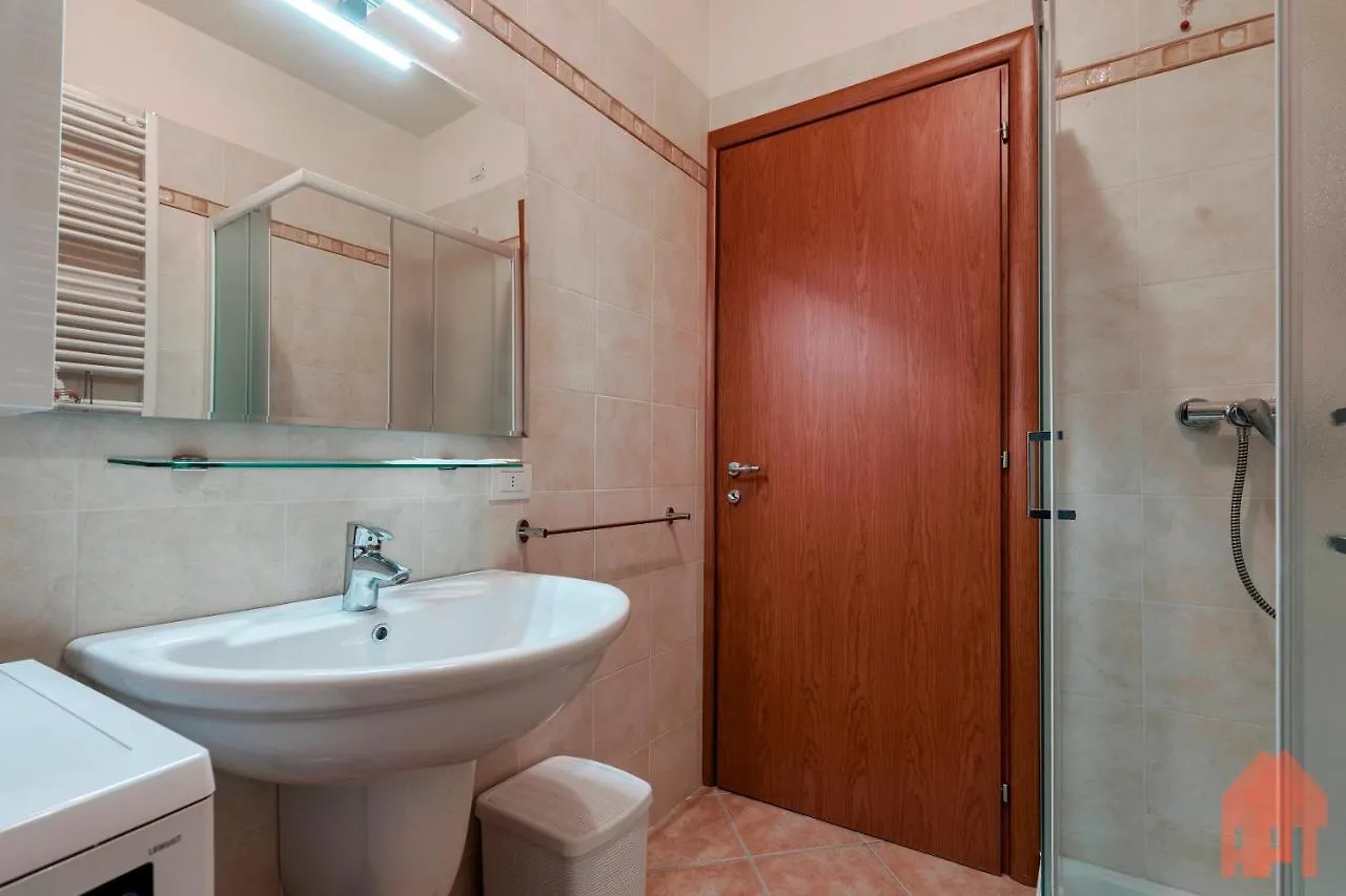 Apt24 - Flaminia Apartment Desenzano del Garda 0*,  Italy
